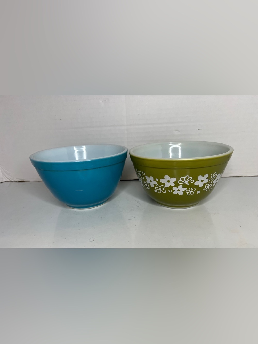Vintage Pyrex  Primary Blue Crazy Daisy Green Mixing Bowl Set 401  1-1/2 Pints